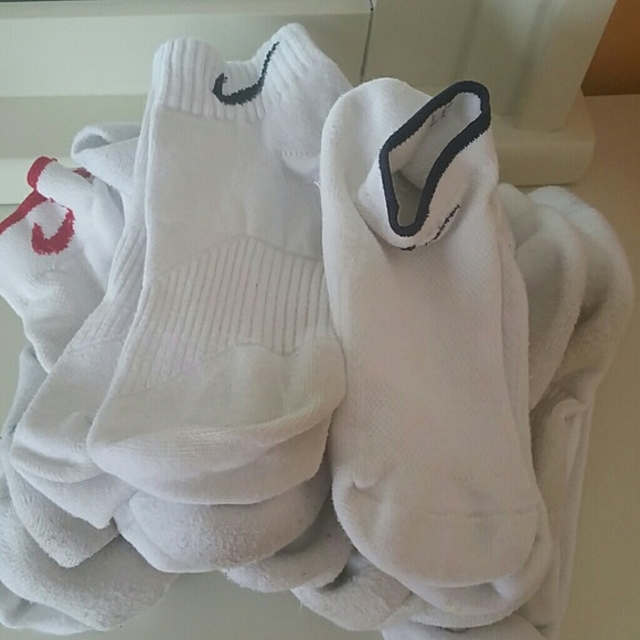 girls white nike socks